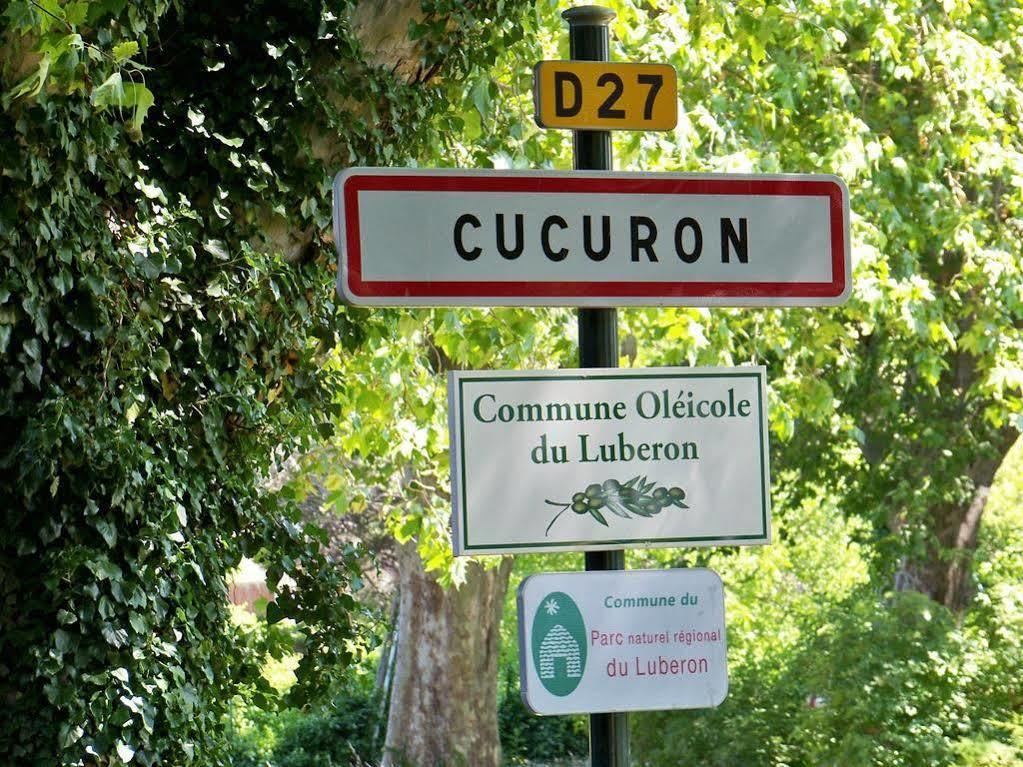 Logis Hotel De L'Etang Cucuron Exterior foto